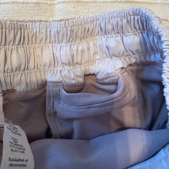 Lululemon Hotty Hot Low Rise Swift Lined Running Shorts – Light Grey, XS (2) - Picture 3 of 8